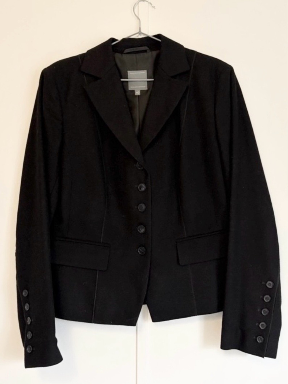 Tailored Black Women's Blazer - Sophisticated Single-Breasted Jacket